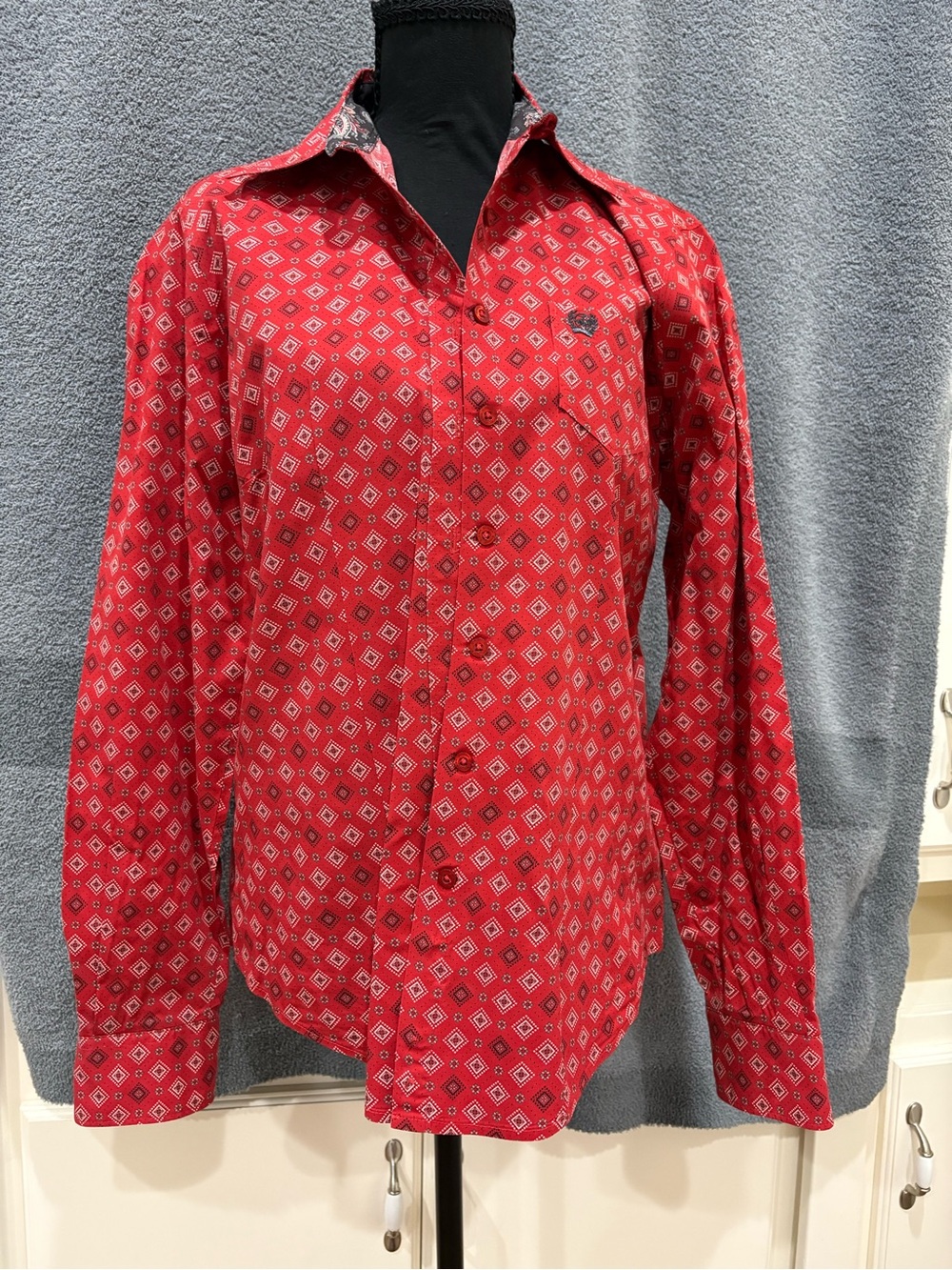 Women’s Cinch Red Geometric Print Button-Down Shirt